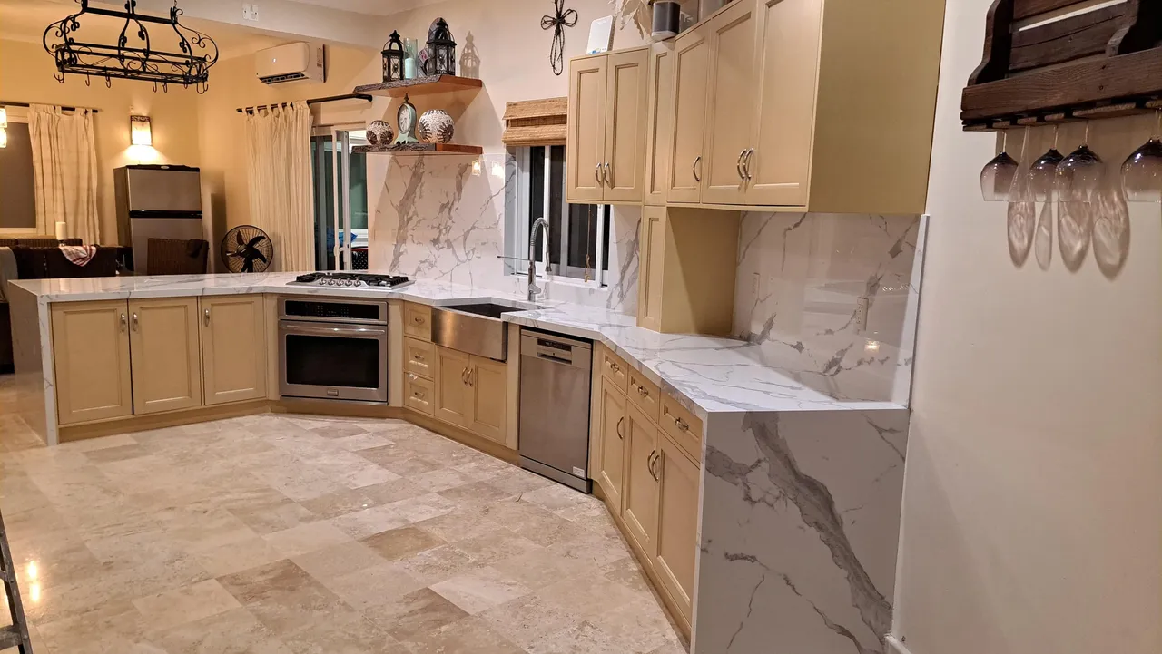 Remodelación cocina piedra sinterizada · Puerto Morelos en PUERTO MORELOS