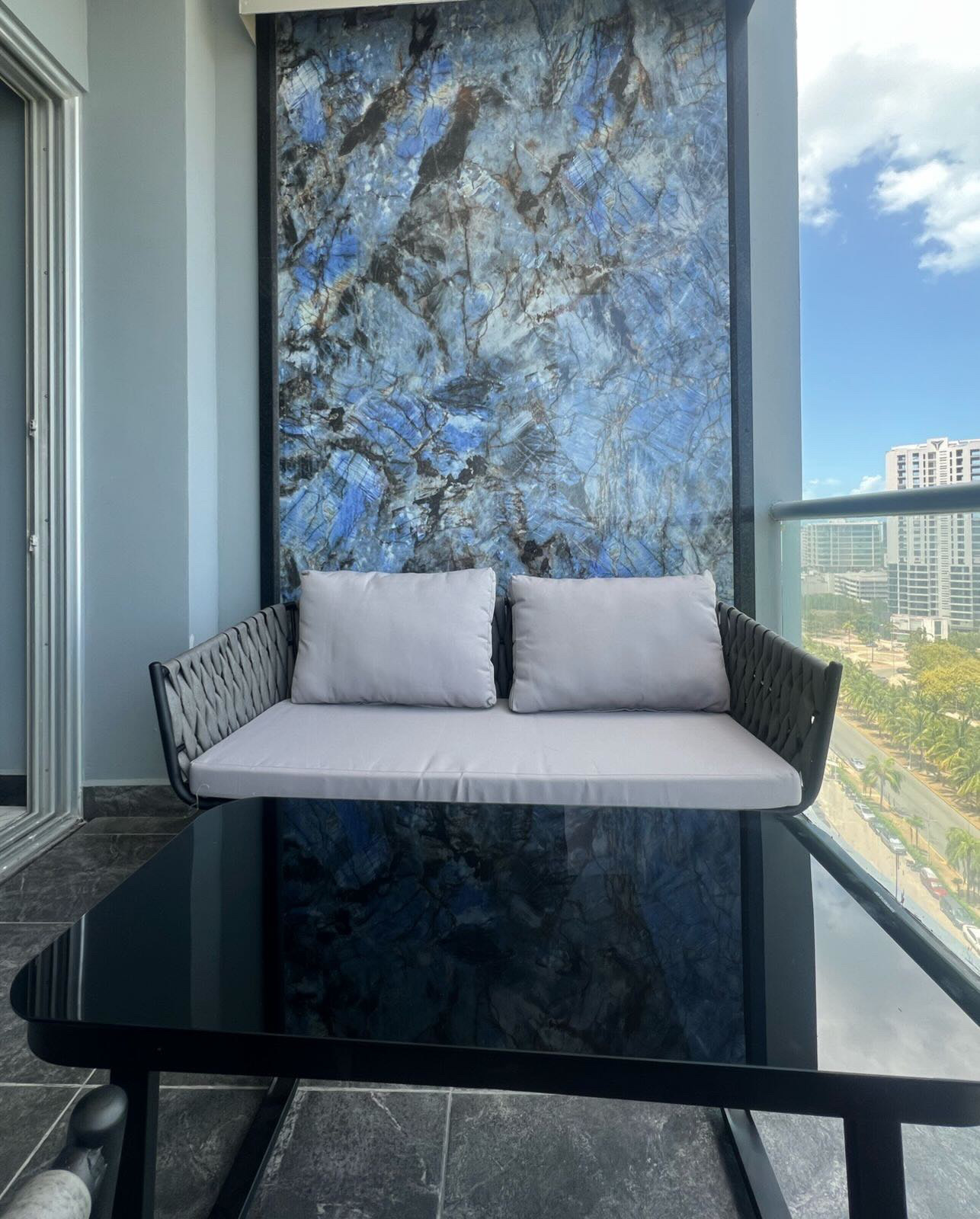 Terraza con panel Blue Labradorite